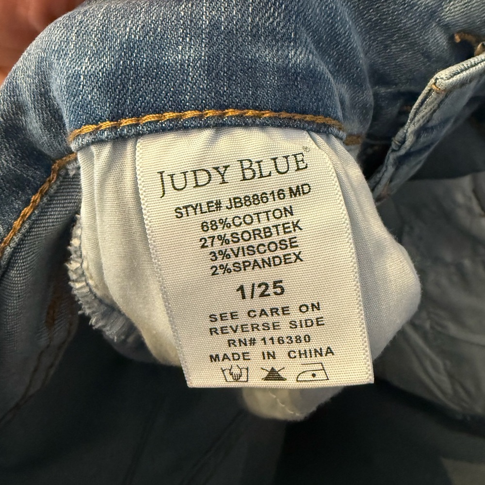 Judy Blue wide crop Blue Jeans - Picture 8 of 8